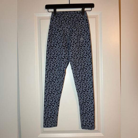 Ryderwear | Hybrid Full Length Leggings in
Steel Blue Leopard Size XS - Picture 5 of 9